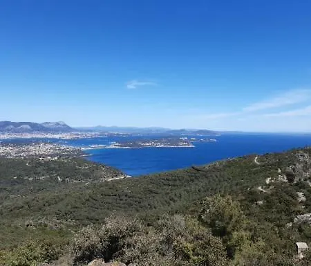 T2: 45m2 :4 Places :indépendant Dans * Hyères