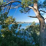 T2: 45m2 :4 Places :indépendant Dans Hyères