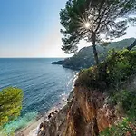 T2: 45m2 :4 Places :indépendant Dans * Hyères