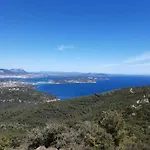 T2: 45m2 :4 Places :indépendant Dans * Hyères