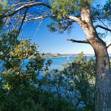 T2: 45m2 :4 Places :independant Dans Hyères