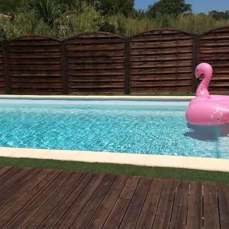 T2: 45m2 :4 Places :independant Dans Hyères