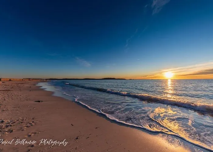 T2: 45m2 :4 Places :independant Dans Hyères