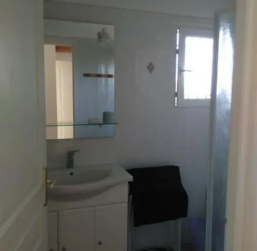 T2: 45m2 :4 Places :independant Dans Lägenhet