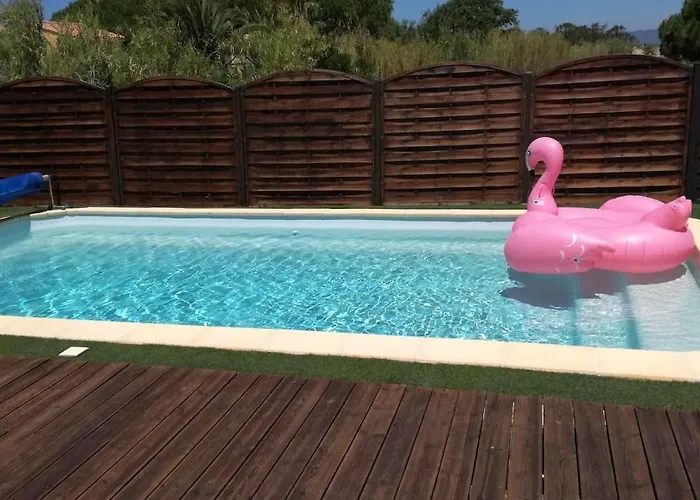 T2: 45m2 :4 Places :independant Dans Hyères